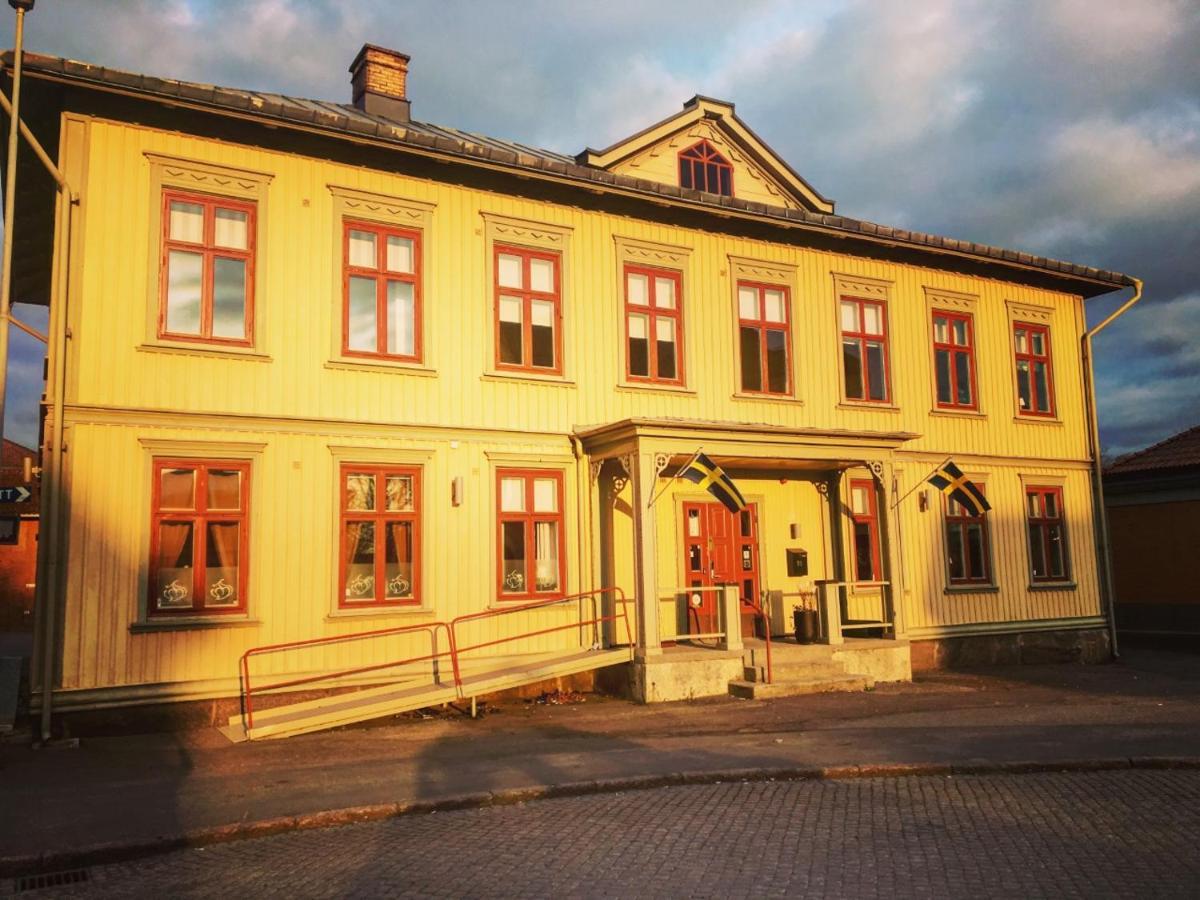 Jaernvaegshotellet B&B Скара Екстериор снимка