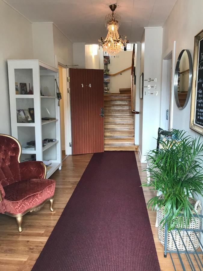 Jaernvaegshotellet B&B Скара Екстериор снимка
