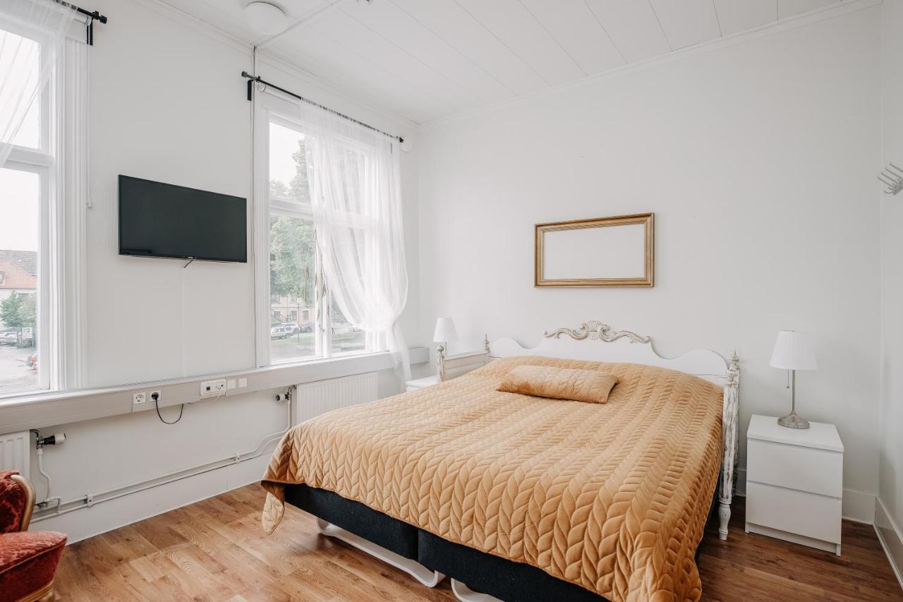 Jaernvaegshotellet B&B Скара Екстериор снимка