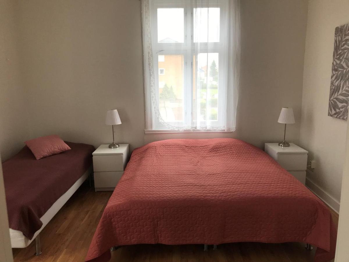 Jaernvaegshotellet B&B Скара Екстериор снимка