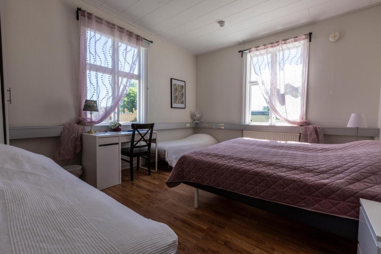 Jaernvaegshotellet B&B Скара Екстериор снимка