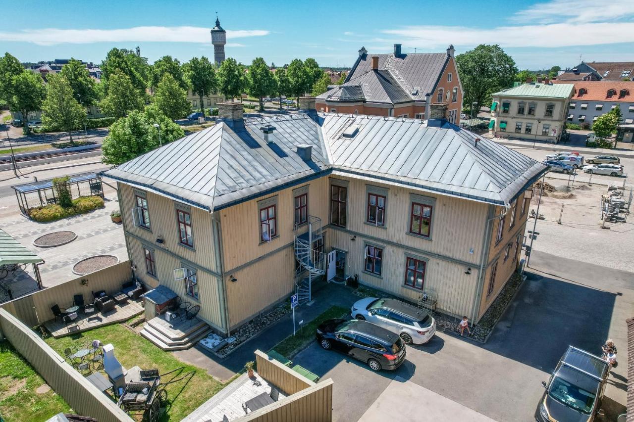 Jaernvaegshotellet B&B Скара Екстериор снимка