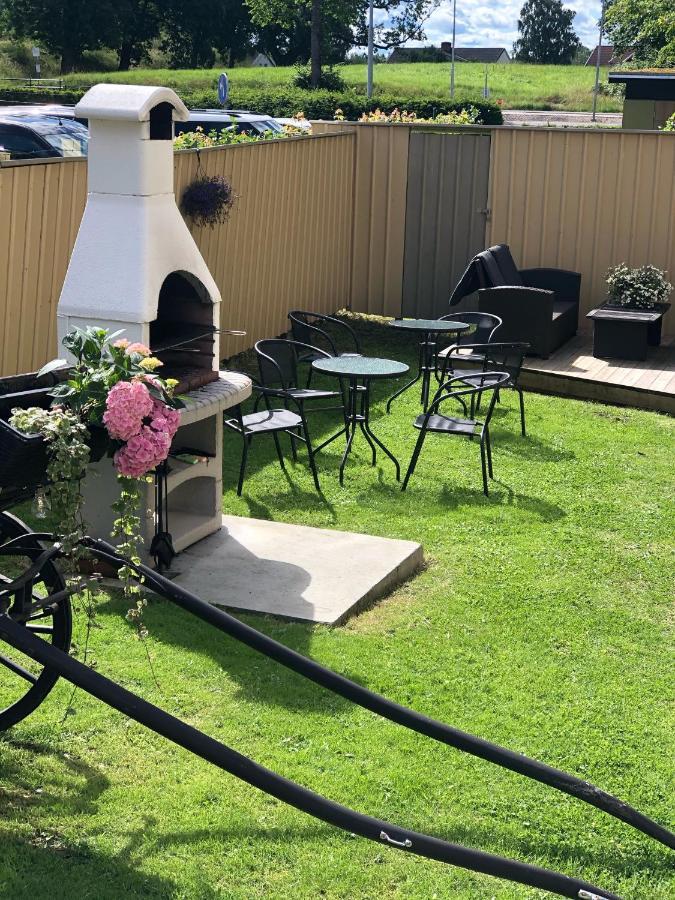 Jaernvaegshotellet B&B Скара Екстериор снимка